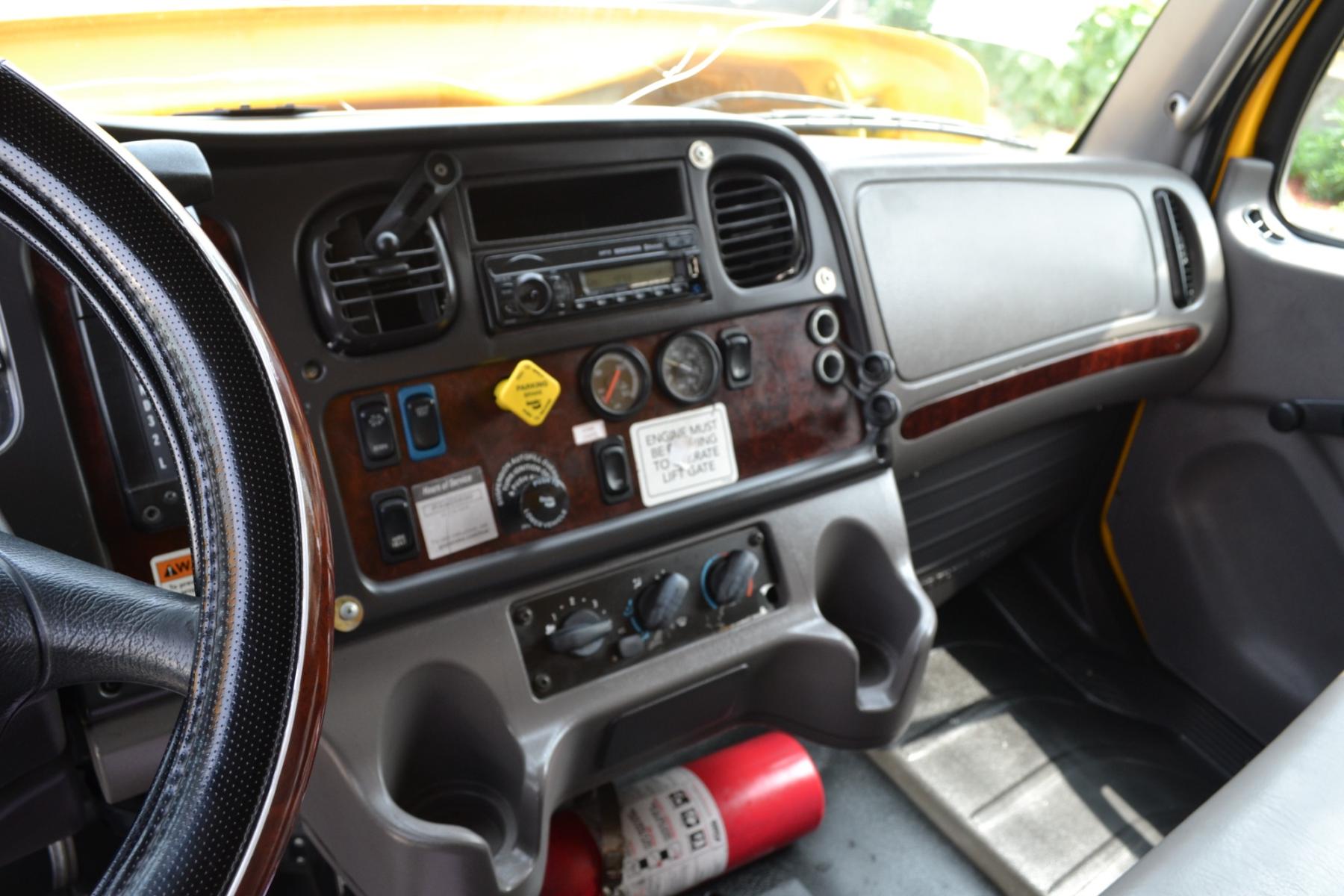 2017 YELLOW /BLACK FREIGHTLINER M2-106 with an CUMMINS ISB 6.7L 220HP engine, ALLISON 2200RDS AUTOMATIC transmission, located at 9172 North Fwy, Houston, TX, 77037, (713) 910-6868, 29.887470, -95.411903 - 26,000LB GVWR NON CDL, MORGAN 26FT BOX, 13FT CLEARANCE, 103" X 102" AIR RIDE, MAXON 3,000LB CAPACITY ALUMINUM LIFT GATE, 80 GALLON FUEL TANK, COLD A/C, CRUISE CONTROL - Photo #18